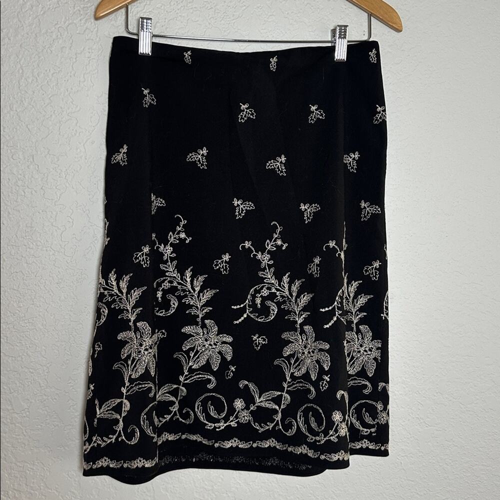 Ann Taylor Black Embroidered Skirt Size 8 Rayon Preppy Twee Cream Boho Indie